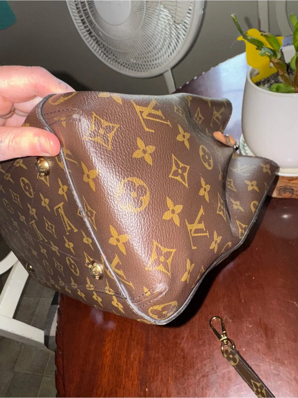 Louis vuitton Montaigne GM with shoulder strap. - Picture 15 of 16